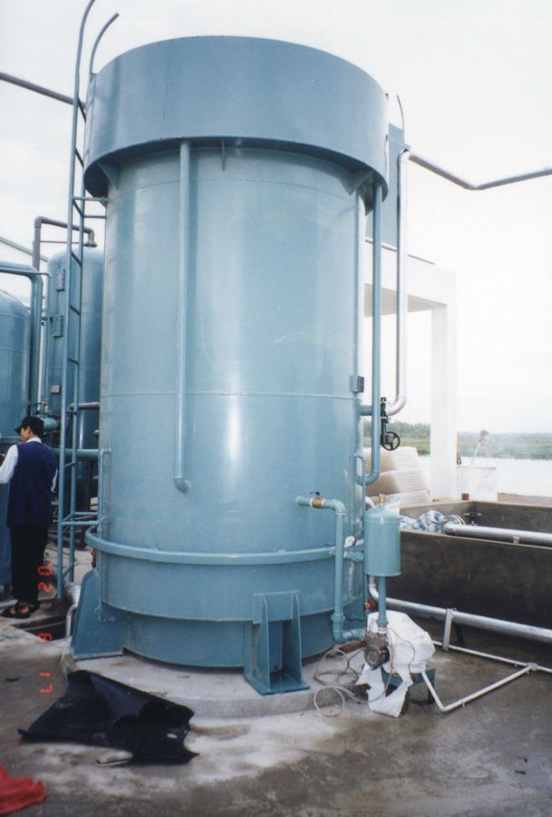 Vertical flow filter